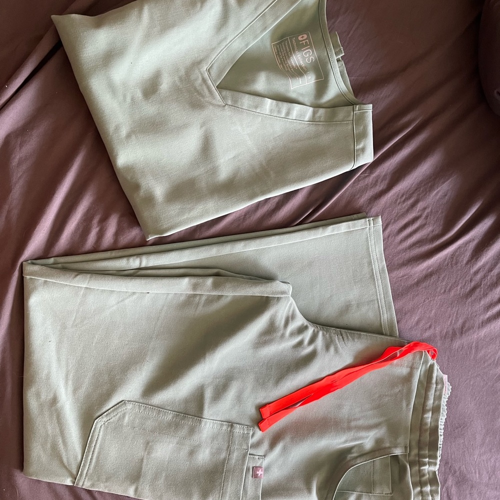 Figs casma 3 pocket top and yola bottoms- both size small color Jade